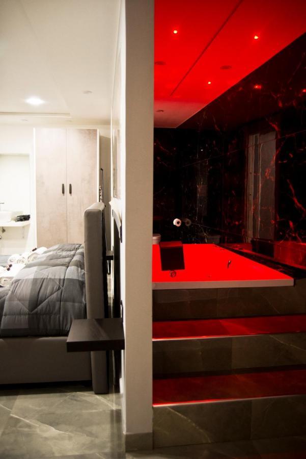 Suite Napoli Sotterranea Con Jacuzzi Luaran gambar