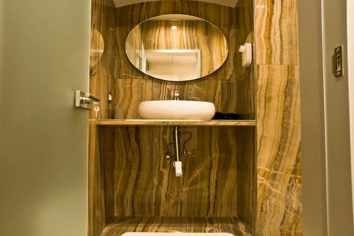 Suite Napoli Sotterranea Con Jacuzzi Luaran gambar