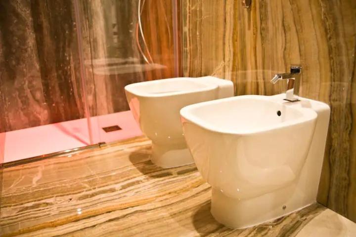 Suite Napoli Sotterranea Con Jacuzzi Luaran gambar
