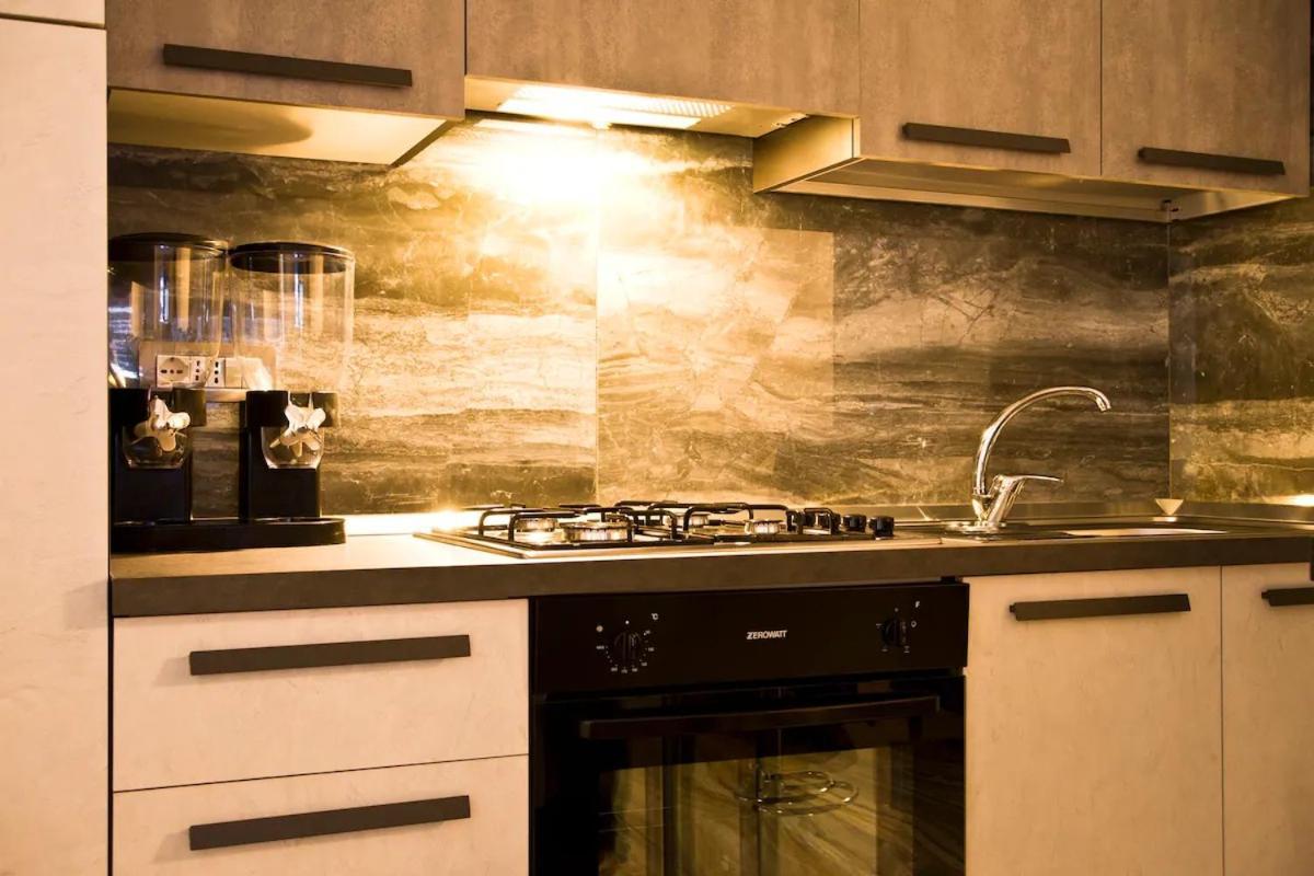 Suite Napoli Sotterranea Con Jacuzzi Luaran gambar