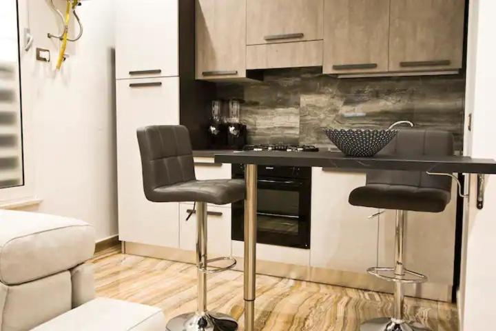 Suite Napoli Sotterranea Con Jacuzzi Luaran gambar